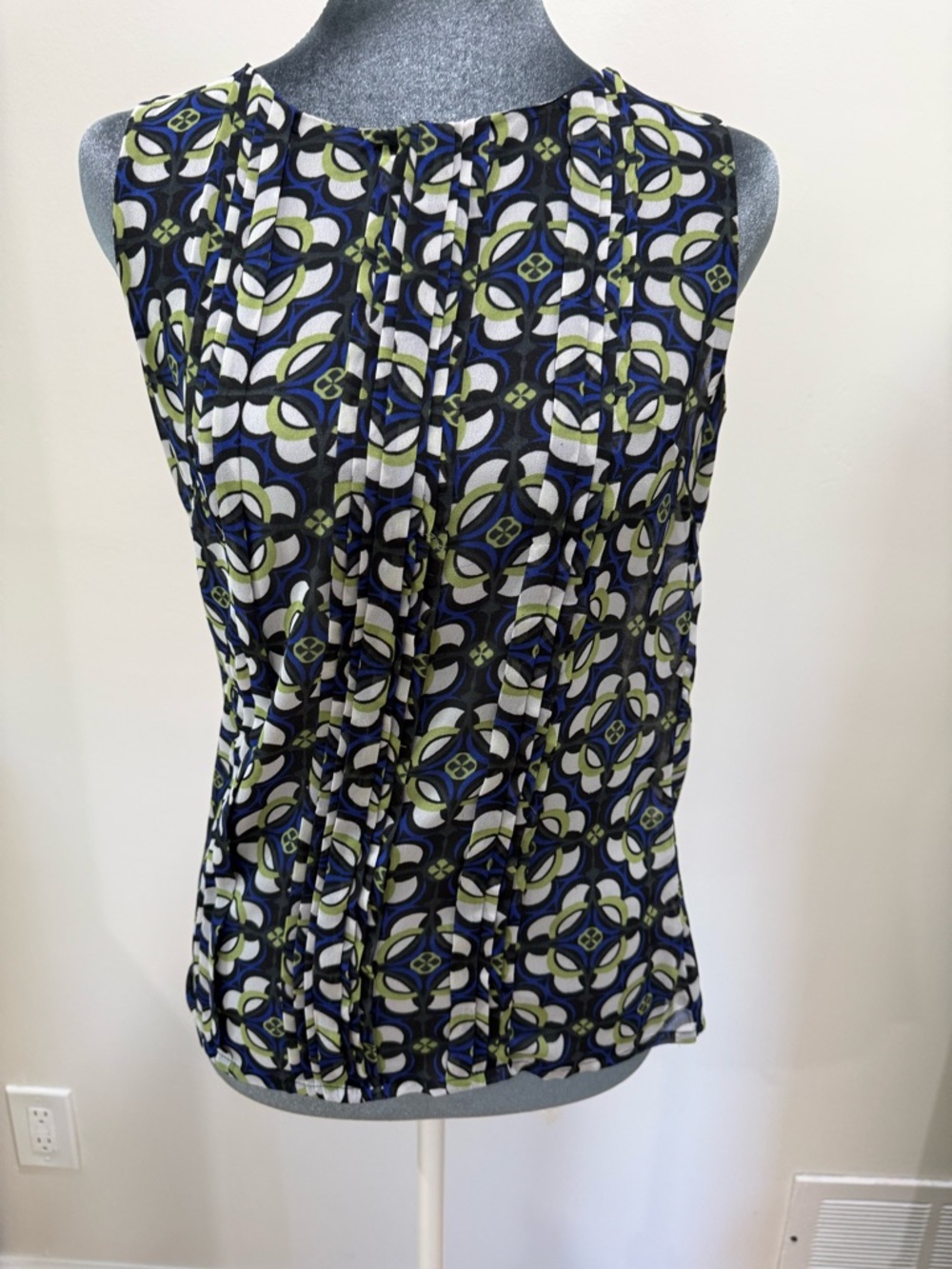 Sleeveless Printed Camisole in Navy, Olive & White